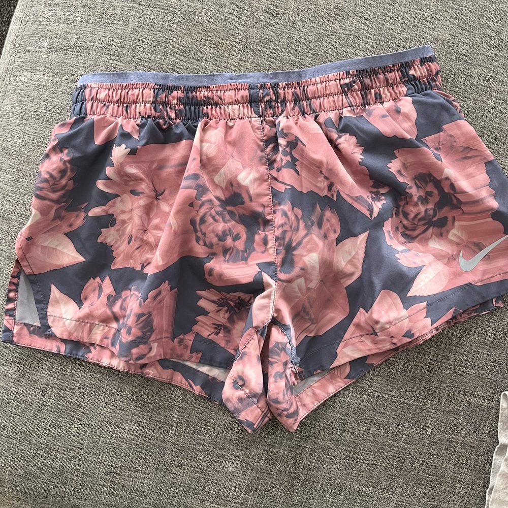Woman’s XS Nike sport shorts